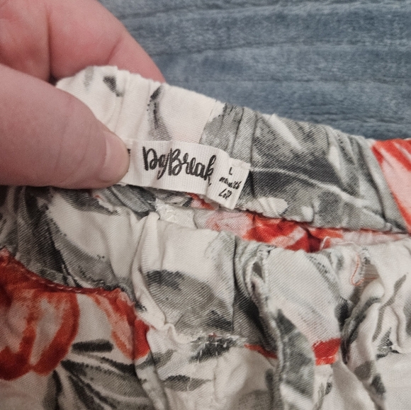 Daybreak Casual Floral Shorts! - Picture 2 of 6